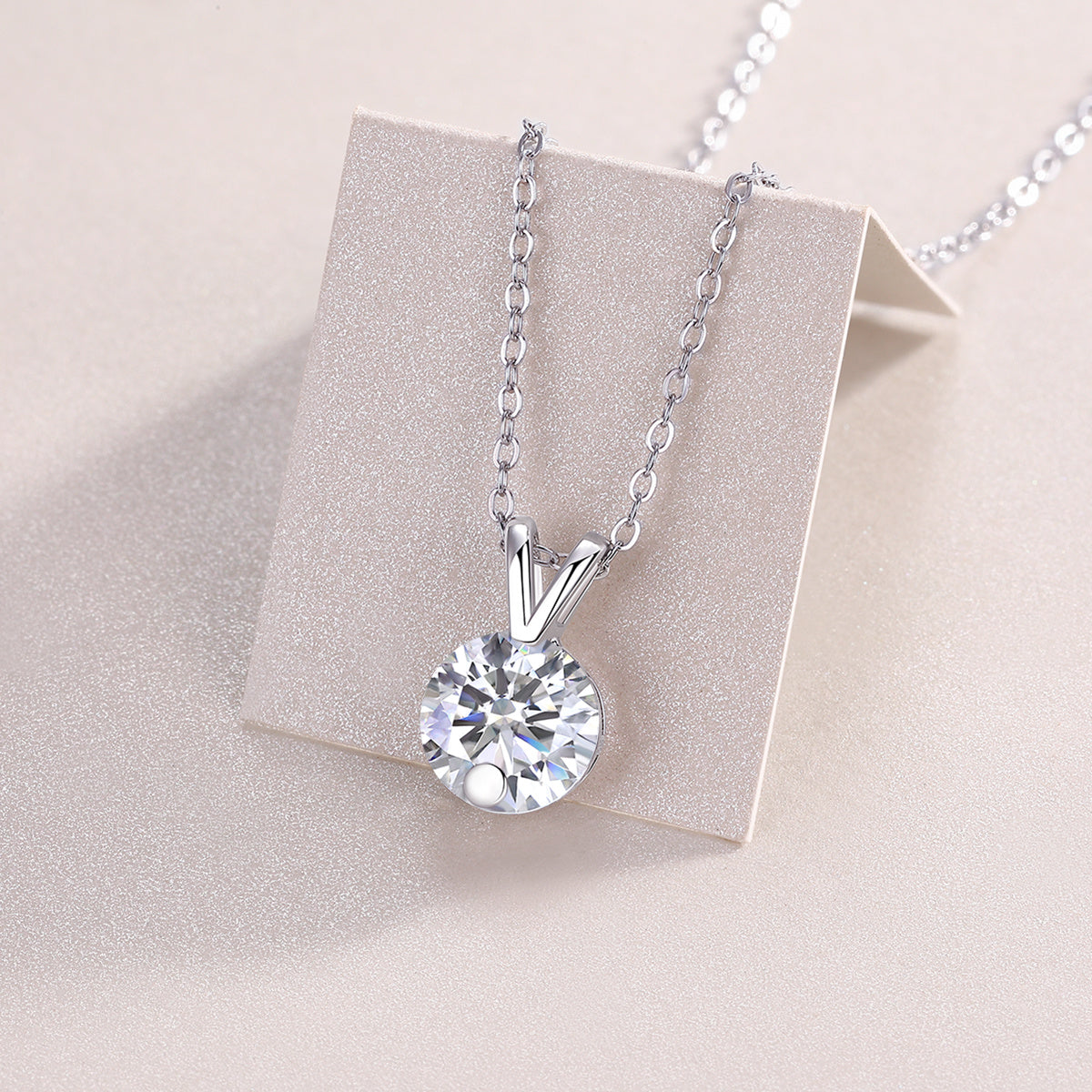 V-shaped - A Fashionable And Luxurious Diamond Jewelry Piece Set With 2-carat Moissan Diamond S925 Sterling Silver And Platinum-plated Pendant