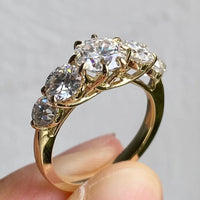 Senior Affordable Luxury Style Women's Round Inlaid Zircon Ring