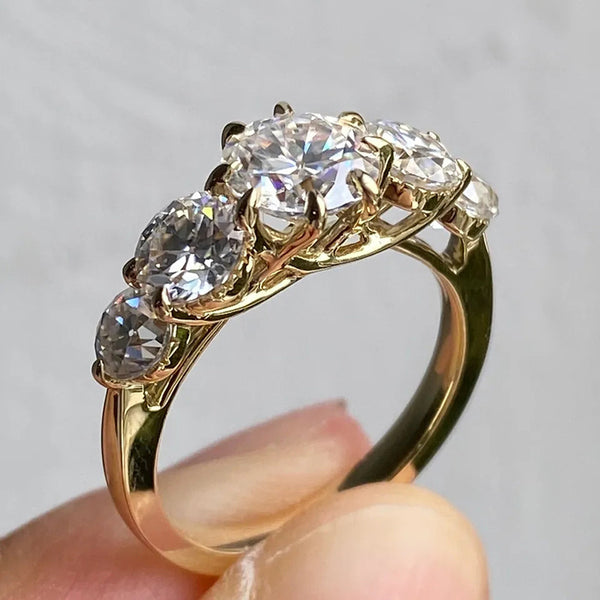 Senior Affordable Luxury Style Women's Round Inlaid Zircon Ring